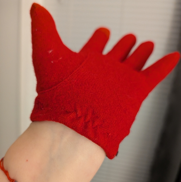 Lauren Ralph Lauren fitted red gloves w chain - Picture 5 of 9
